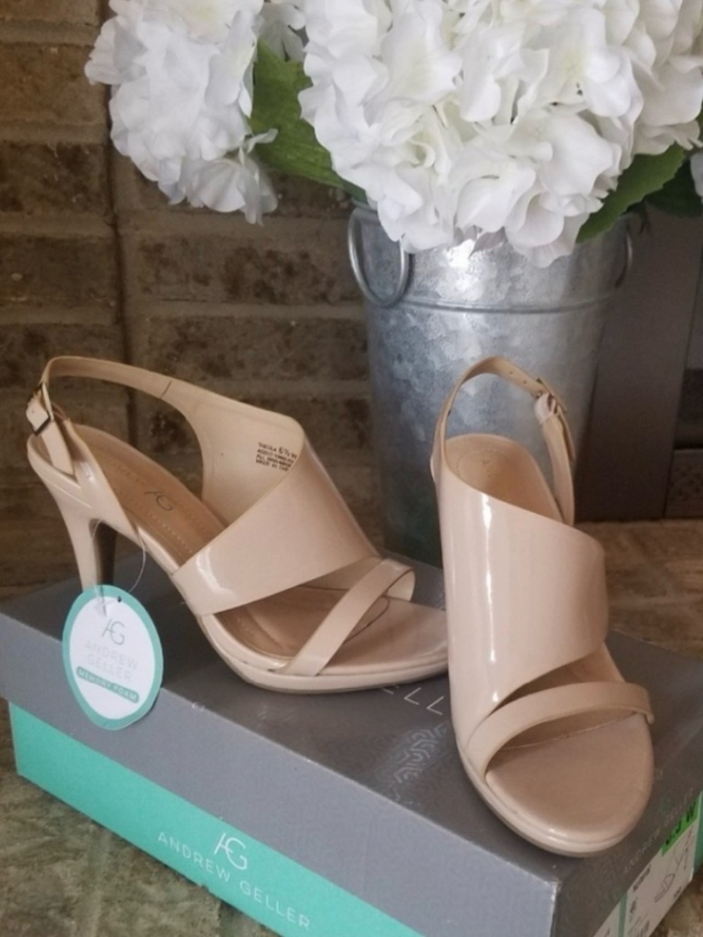 Nude Beige Memory Foam Sandals NEW Size 6.5W